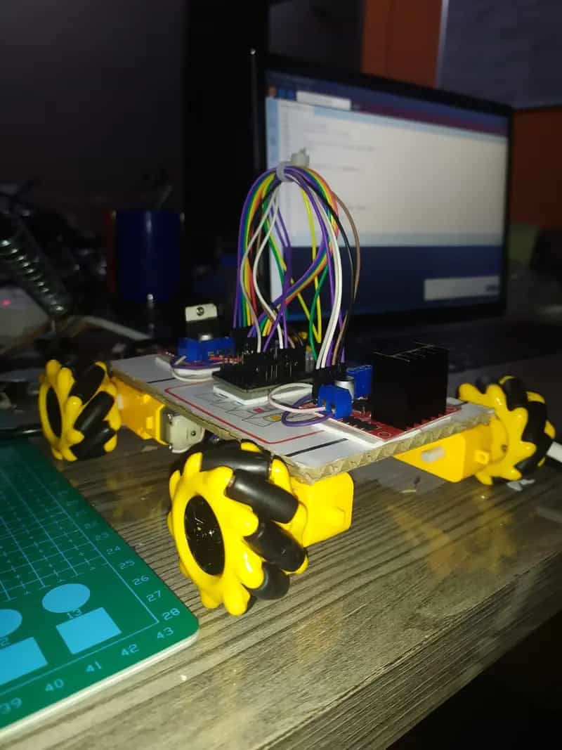 Mecanum Robo Soccer Bot