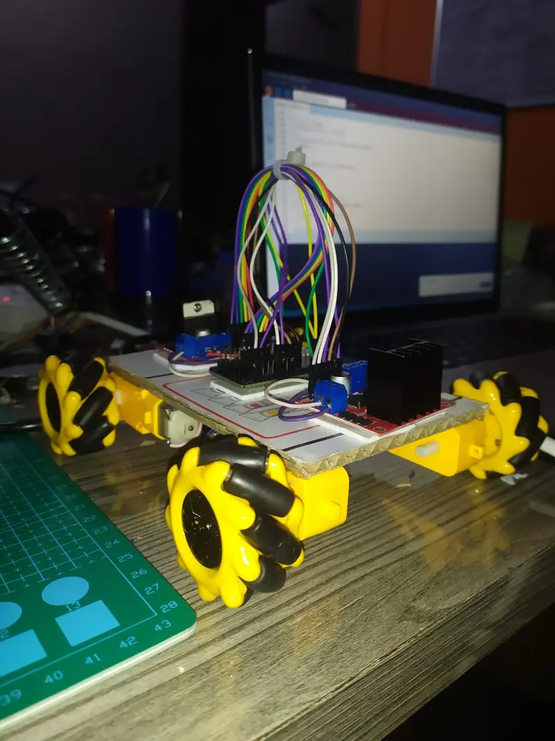 Mecanum Robo Soccer Bot